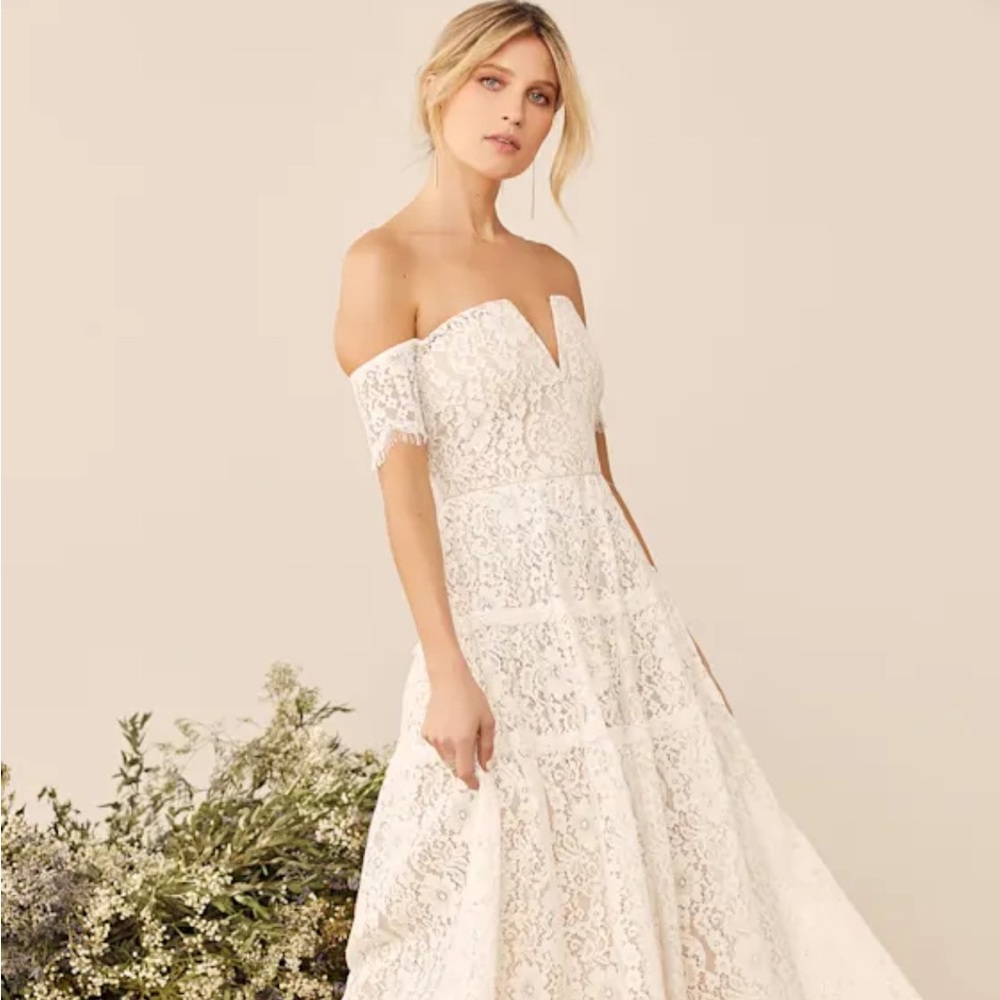 NWT Lulu's Off the Shoulder Lace Dress